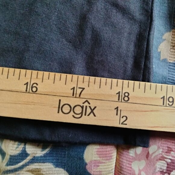 Stranger Things Loot Crate Medium (M) 100% Cotton Short Sleeve Graphic Tee Shirt - Picture 8 of 10